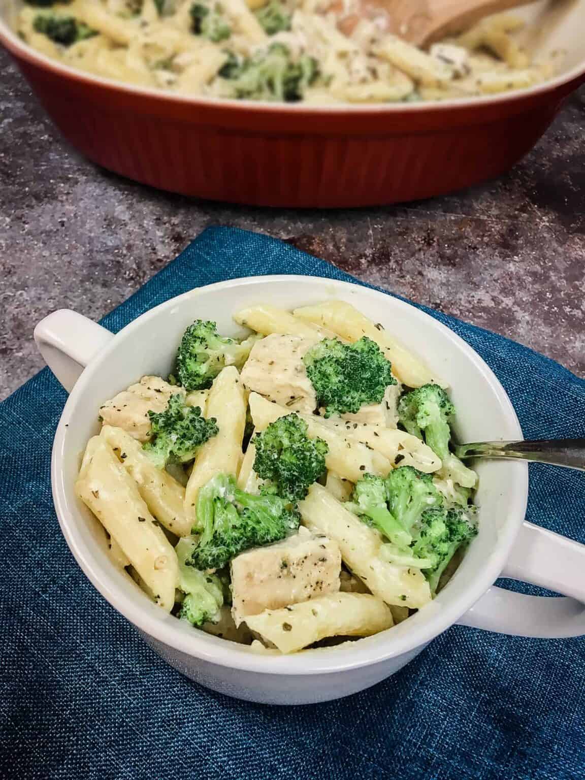 30-minute Chicken Broccoli Alfredo Pasta - My Kitchen Serenity