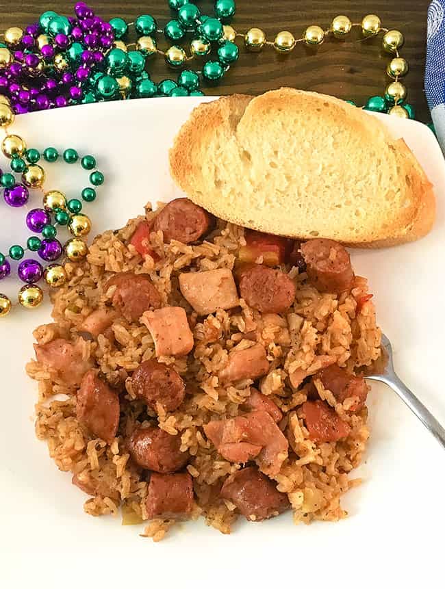 finished cajun jambalaya served with french bread