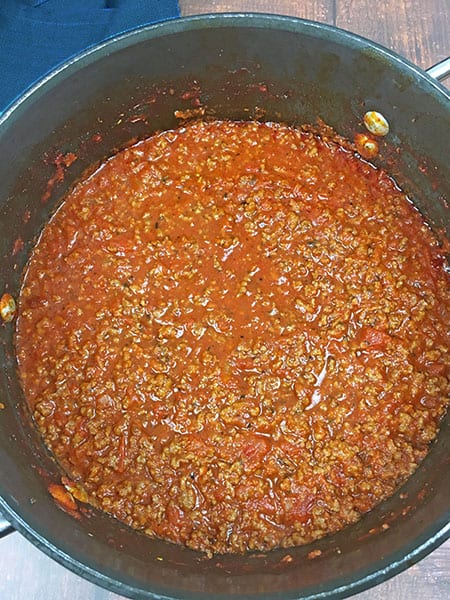 marinara beef sauce in black pot