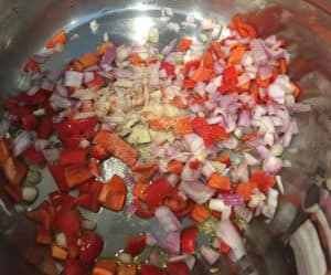 shallot, red bell pepper, and seasonings to pot