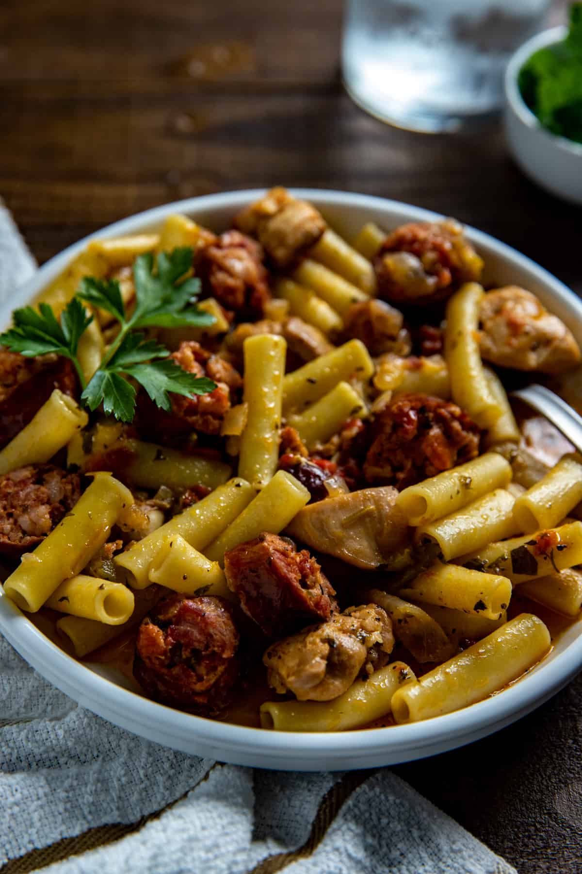 Cooked pastalaya in round white bowl.