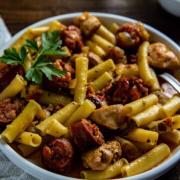 Cooked pastalaya in round white bowl.