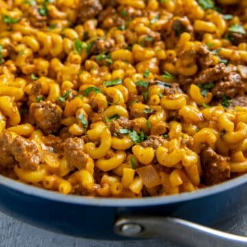 Skillet beefy mac and cheese