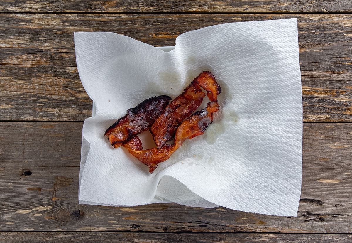 Cooked bacon on paper towels.