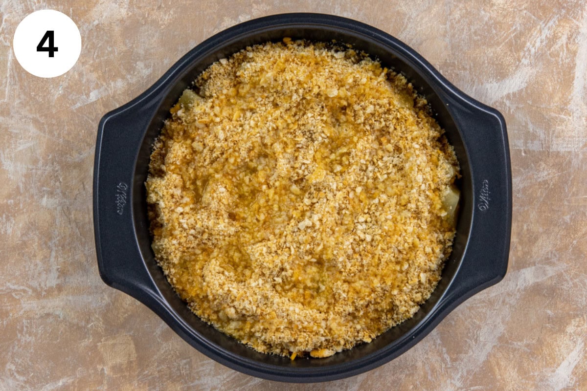 Crushed crackers and melted butter on top of pineapple mixture.